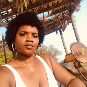 Meet your Posher, Simone